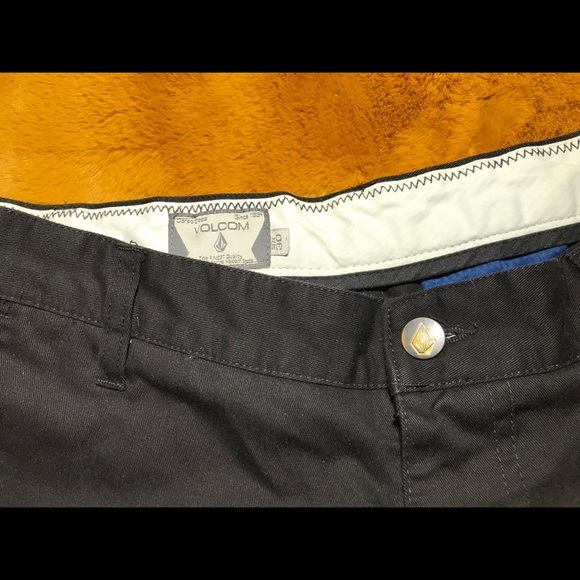Volcom • Chino Short - Picture 2 of 4
